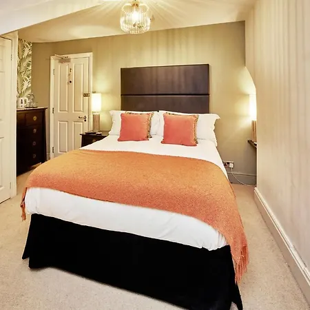 Dillons Of 5* Уитби