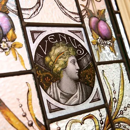 Dillons Of 5* 惠特比