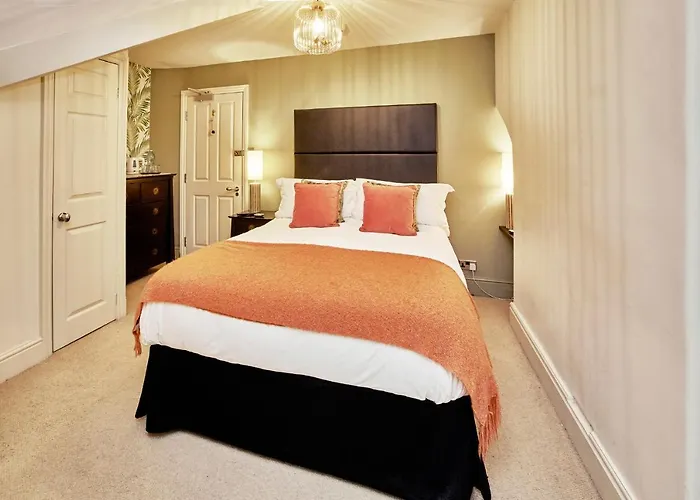 Dillons Of 5* 惠特比