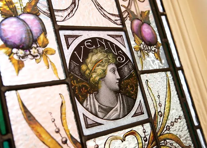 Dillons Of 5* Whitby